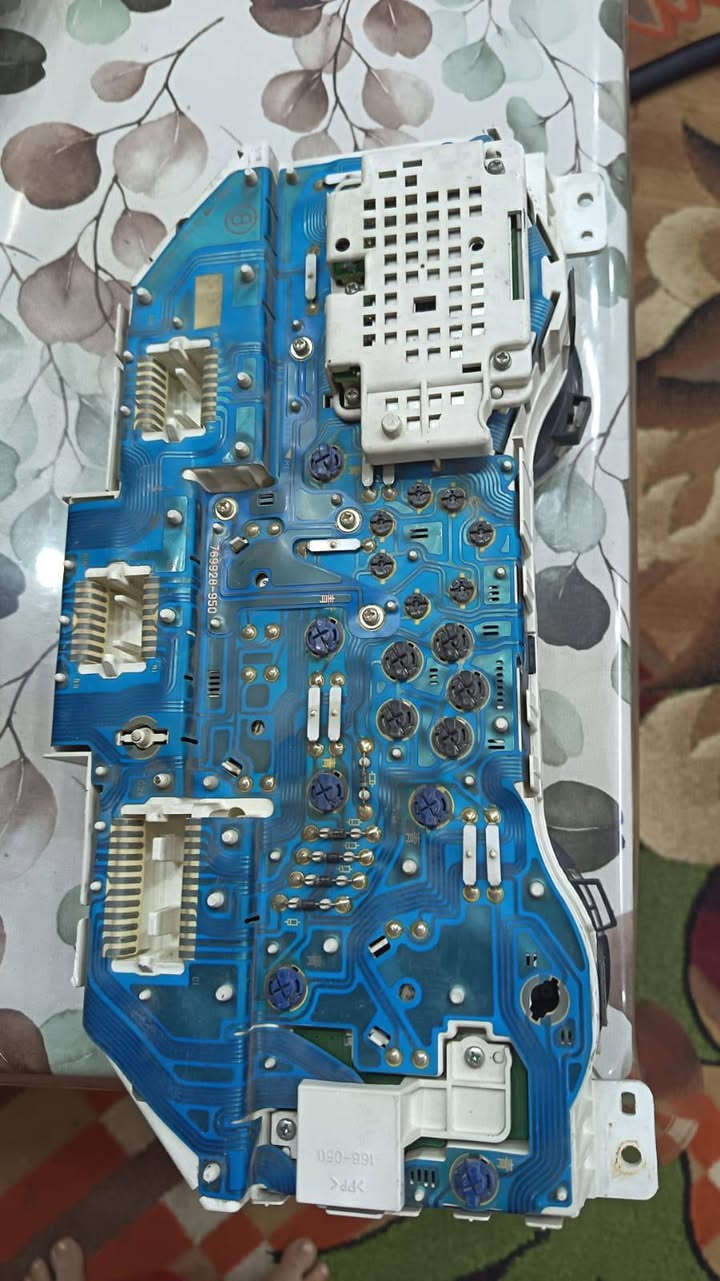 السلام عليكم غراض للبيع نضيفات وشغالات 
الرقم /***********
