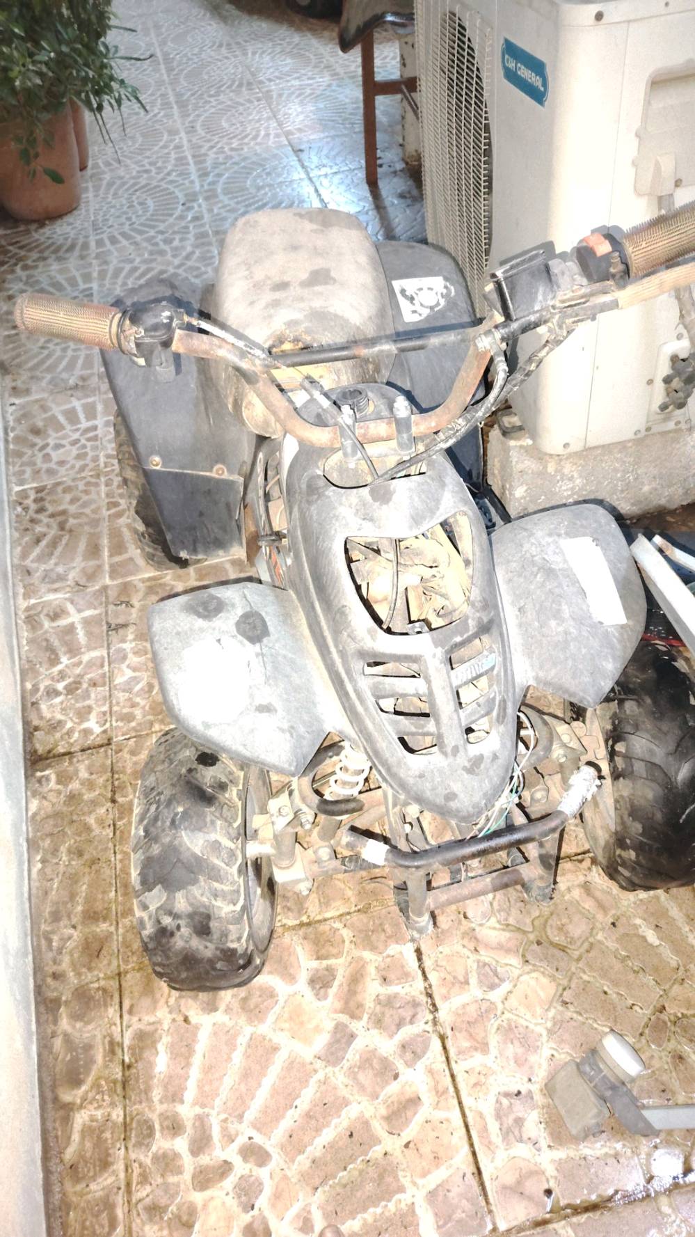 دراجه رباعيه للبيع يرادله تصليح سلف وباتري متروكه شهرين قيم سعرك اذا عجبني بل عافيه للاستفسار....  ***********
