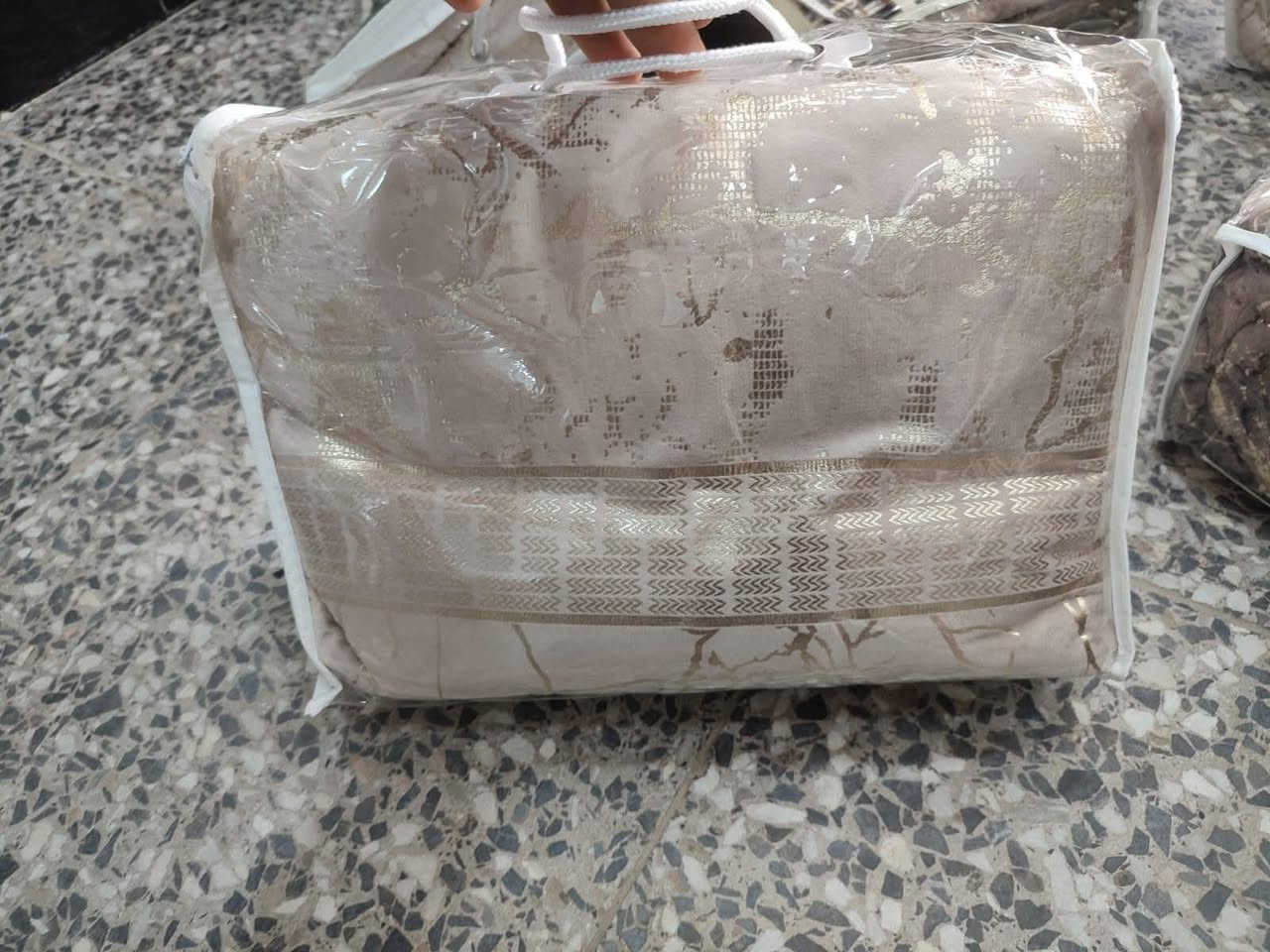 بردات مي الذهب جنطه قطعتين عرض 3امتار و70
 👈🏻 وارتفاع 3امتار و10سعر 20الف 👉🏻
عنوان سبع البؤر شارع بلقيس مقابيل جمله حسين،


**إذا كنت صاحب هذا الإعلان وتريد حذفه لأي سبب، رجاءا أرسل رسالة إلى الدعم الفني**