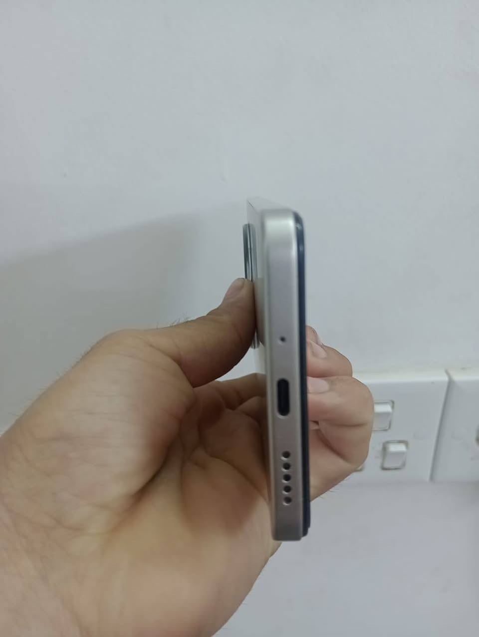 موبايل جديد مستعمل شهر poco c75
ذاكره 256 رام 12 كله شرط شحن تابسي 
للبيع سعر 175 الف وأبيها مجال 
مكاني كركوك فيلق ***********
