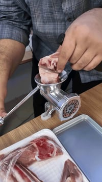 🔪✨  مثرامة يدوية تخلي شغلك بالمطبخ أسهل وأسرع!  لا كهرباء.. لا ضوجة.. ...