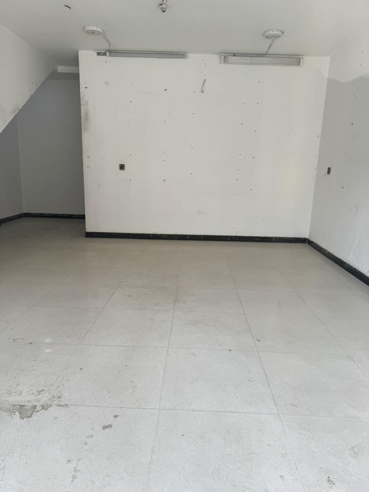 محل للايجار الغزاليه شارع مدير الامن مقابل جامع البر الرحيم الواجهة  ٥ونزال ٨ يحتوي على حمام داخل المحل
***********

