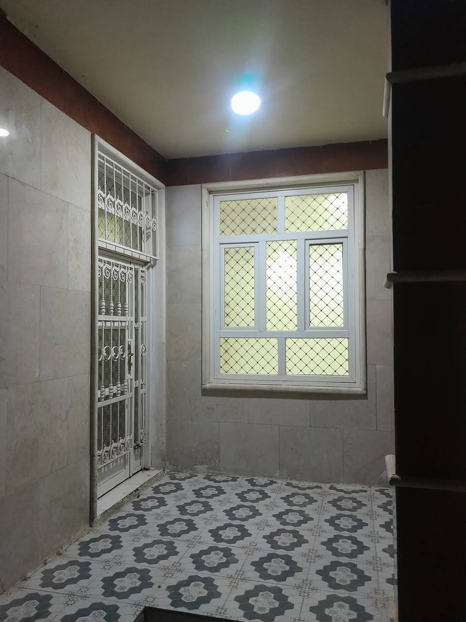 ✨دار لـلـبيـع✨

يباع بمقدمة والباقي قسط شهري يسدد لمصرف العقاري

 الــمـوقــع : - حلة، ناحية ابي غرق، حي الحسين  ، مجمع أرض بابل الطابق الواحد 

الـمـساحــه : ٣٠٠ م
………………………………
نــــوع الـعـقـار : طــابـو صــرف  

الـــواجـــهـــه : ١٥ م
الـــــنـــزال : ٢٠ م 

الـمنـطـقـه كـافـة الـخـدمــات

شوارع مبلطةو نظافة بلدية أهلي 
 وأنارة ومجاري ومولدة ذهبي شتاء وصيف يعني انسى الكهرباء تنقطع 
المجمع نظام سكيورتي أمن وأمان فول وهدوء تام 
……………………………… 
حــالـة الـعـقـار :  بناء حديث طابوق جمهوري سنة ٢٠٢١ تم تسليمة  

 طـابـق واحد   يـحـتـوي عـلـى غـــرفتين نــوم - هــول  - مـطـبخ - مدخل  مـجـمع صـحيـات 
………………………………
لمعرفة الـســعـر الكلي راسل الصفحة او اتصل على أرقام المكتب أدناه لطفا" 
*********************
مكتب البيرق  للعقار 
نـستـقـبل جـمـيع الـعروض الـعـقاريـه ↪️
بـيع -شـراء - تـعـقيب - إجـازة بـناء - إفـراز- رهـن 
*********************
للأسـتفـسار او الأتـصـال ↪️
 📞***********
📞 ***********
