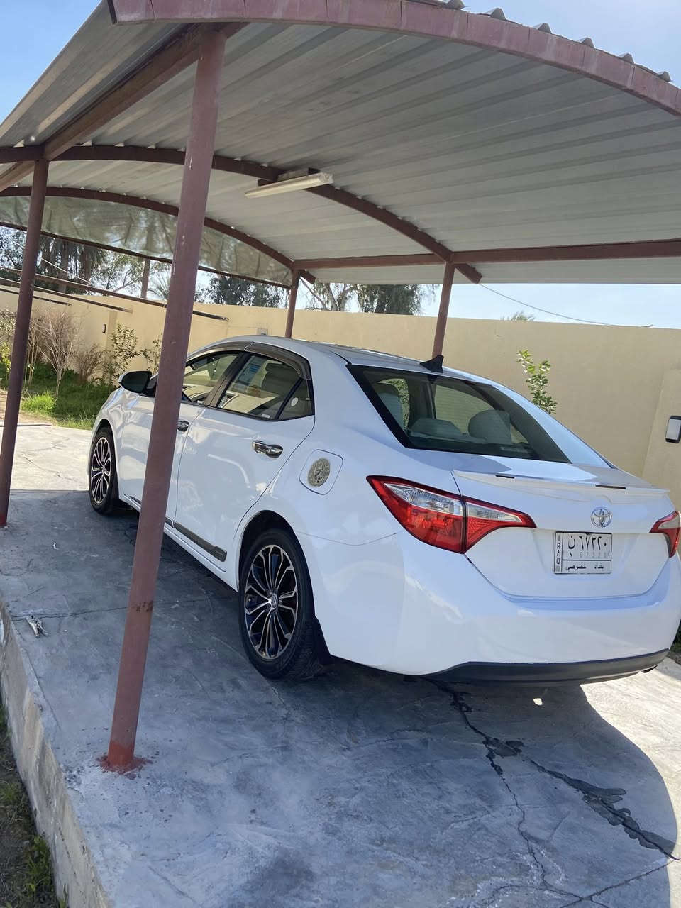 السلام عليكم …كورولا امريكي Le 2016 مشروع وطني باسمي ظررها مثل مموضح بالصورة الاحمر صبغ والازرق بارد ..السيارة خير من الله تخم تاير وكير ومحرك وصدر  ماشية 120  / رقمي *********** السعر ١٢٠ وبيهة مجال
