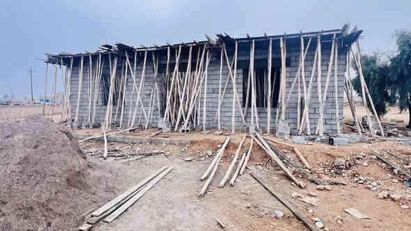 قال الله تعالى:
﴿إِنَّمَا يَعْمُرُ مَسَاجِدَ اللَّهِ مَنْ آمَنَ بِاللَّهِ وَالْيَوْمِ الْآخِرِ﴾

إخوتنا وأخواتنا الكرام 🤍
نضع بين أيديكم مشروعًا عظيمًا، بناء بيت من بيوت الله، مسجد يُرفع فيه الأذان، وتُقام فيه الصلوات، ويُذكر فيه اسم الله آناء الليل وأطراف النهار.

إنها صدقة جارية، أجرها لا ينقطع، ما دام في المسجد ركعة تُصلّى، أو آية تُتلى، أو دعوة تُرفع إلى السماء.
قال رسول الله ﷺ:
«من بنى لله مسجدًا، بنى الله له بيتًا في الجنة».

قد يكون تبرعك قليلًا في عينك، لكنه عظيم عند الله، وقد يكون سببًا في مغفرة ذنوبك ورفعة درجتك، ونورًا لك في قبرك.

ساهم معنا ولو بالقليل، وكن شريكًا في هذا الأجر العظيم،
فالدالّ على الخير كفاعله، والله يضاعف لمن يشاء 🌸

📌 تبرعك اليوم… أجره مستمر إلى ما شاء الله
📌 اجعل لك أثرًا لا ينقطع في الدنيا والآخرة
لكم ولوالديكم ومن له حق عليكم 

جزاكم الله خير الجزاء، وتقبّل منكم، وجعلها في ميزان حسناتكم
 
🤲 للتبرع 🤲

*********** خيرالله ابو زينة
*********** خيرالله ابو زينة

‭0782 957 6250‬ ملا فاضل الحسن المطلك

8121353323 ماستر كارد
