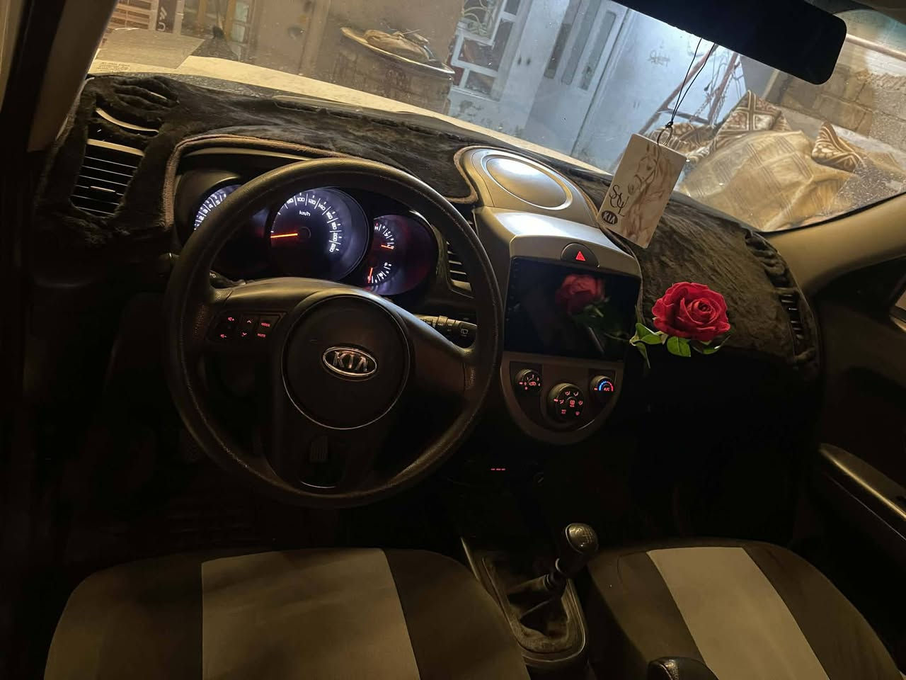 السلام عليكم من رخصت الدمن المحترم للبيع او مراوس صول موديل 15سياره ادوات متومه  قادسيه الماني سياره حلوه وجاهزه تبريد ثلج فول السياره مابيه نقص خير من الله مكينه وكير وكهربائيات وصدر وتبريد وتدفئه ودواخل كل وضع الشركه مابيه نقص برغي السعر 45 المكان واسط ***********
