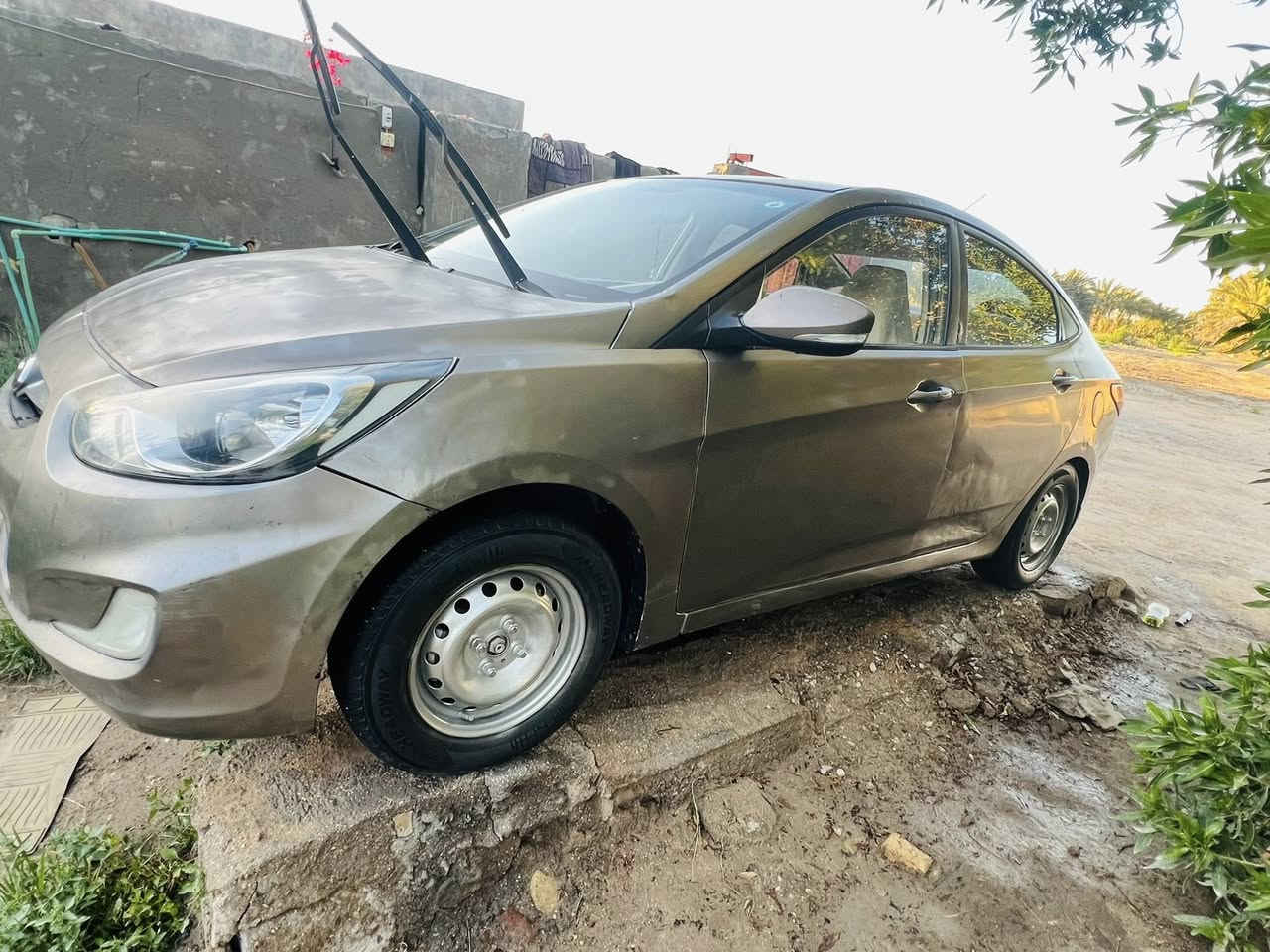 اكسنت موديل 2012سيارهً بيها باب مبدل وجاملغ راجع بارد وهاي طخه بلباب وبيها شخوط بصيطه خليجي مكينه 1600سياره حلوه السعر 75وبيها مجال ***********
