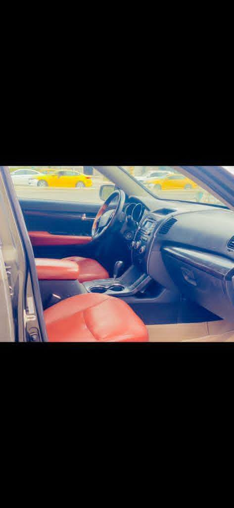 السلام عليكم 
سورنتو 2012 
وارد امريكي 
مكفوله كلشي ما بيها 
7 راكب 
محرك 4 سلندر 
سياره حلوه ومرتبه وحلى من صور 
سعر تعال شوف سياره وبيك خير وتدلل
*********** النجف, العراق
