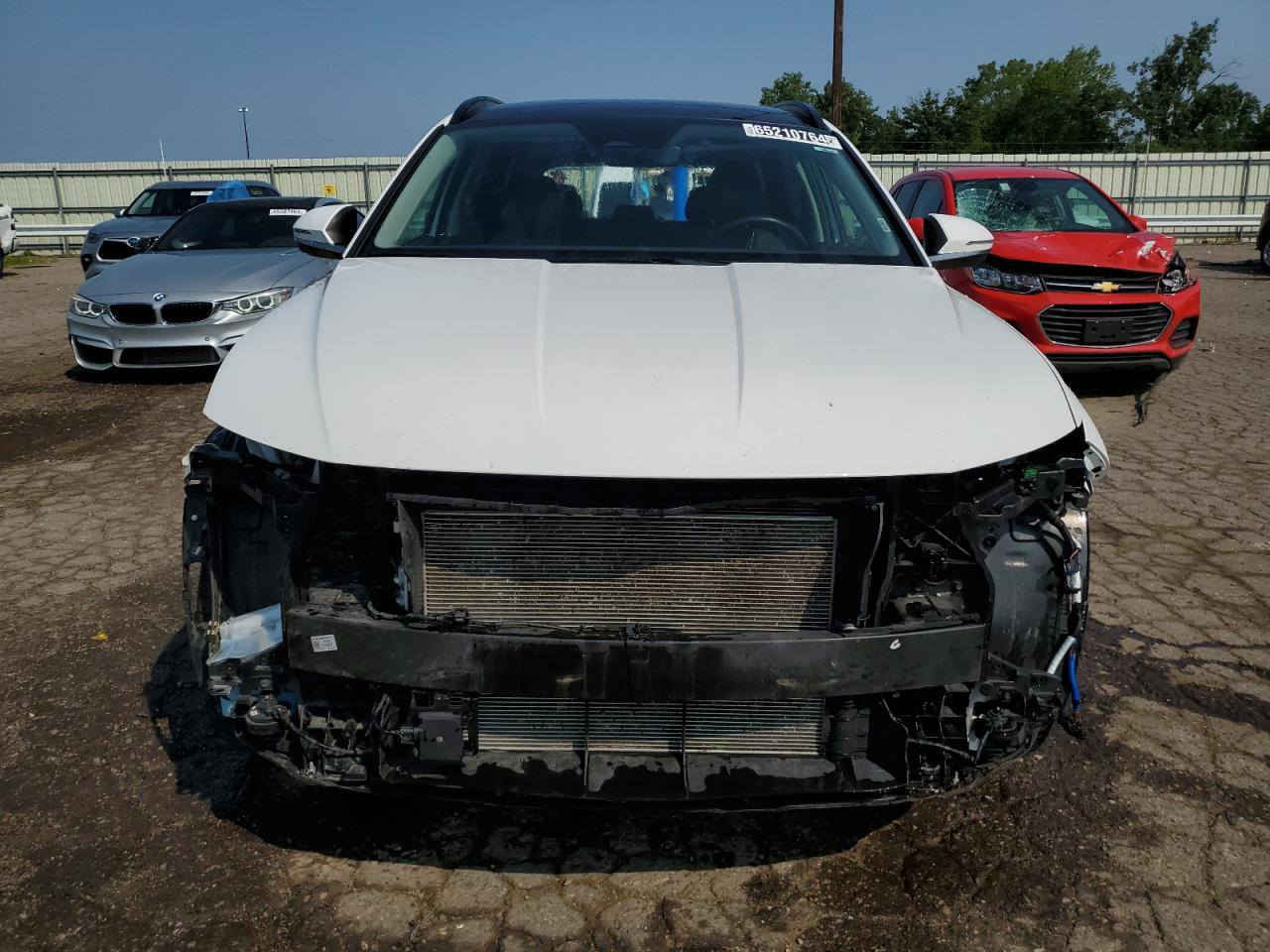 توسان 2023 لمتدد هايتراك  مكينة 2500 ضررها خلفي بك  لايت بدون اي ايرباك  ماشية 100 الف السيارة فول مواصفات رقم بغداد مستوردها ع ايدي السيارة مو مزاد السيارة مشتريها من التامين يعني هذه الحادث بسبب تامين 
بانورما 
تدفئة تبريد كشنات ستيرن 
خزن كشنات وضعيات 2
فور ويل داريف 
صندوق ذكي 
قيادة ذاتية 
شفتات ستيرن 
اربع وضيعات قيادة 
اربع كاميرات محيطية 
تقدم وترجع عن طريق البصمة وتشغيل عن بعد 
السعر 220 وبيها مجال 
***********
