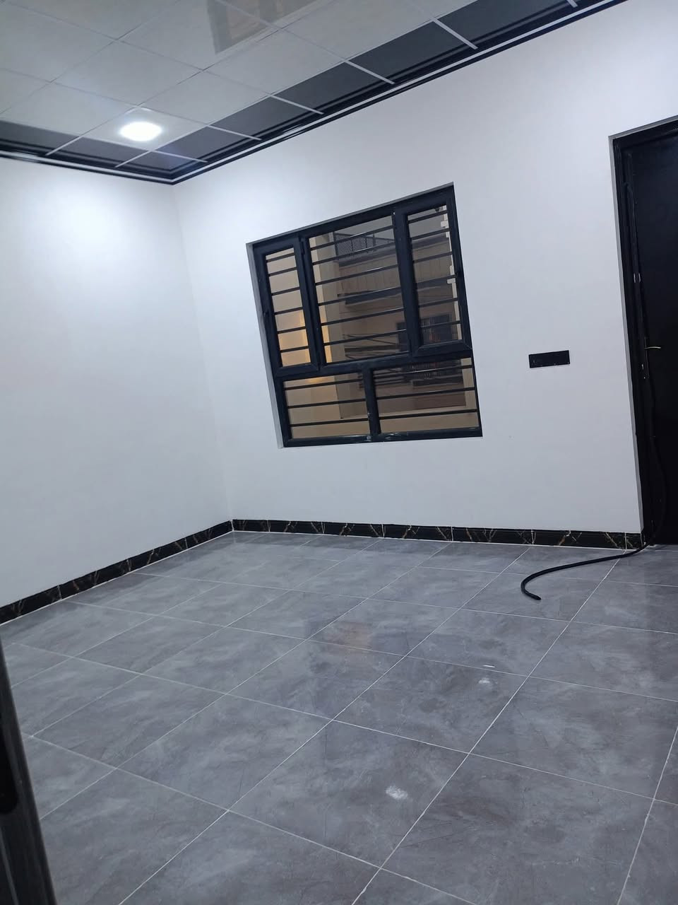 بيت للبيع المساحه 100 متر طابقين وجها 7 مع اثاث شارع 15حي السماح الاركان قرب مدرسة السماح للاستفسار مراجعة مكتب عمر للعقار 
***********
*********** ابو اياد
