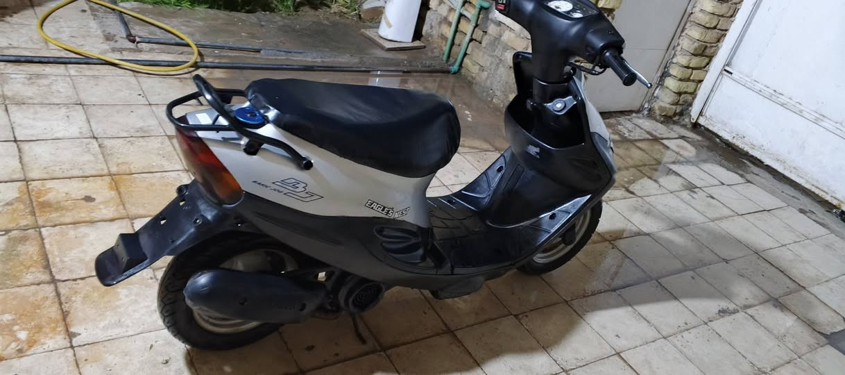 سلام عليكم للبيع دراجه يوماها ٩ لون سلفر سلف وهندر شلعه ومعدل ادك ٦٠ كهربائياتها شغاله لايت بك لايت هورن اشاير مكينه ما مفتوحه بلاد دراجه اخت الوكيل ٧٠٠ وبيها مجال العنوان ميسان المركز ***********
