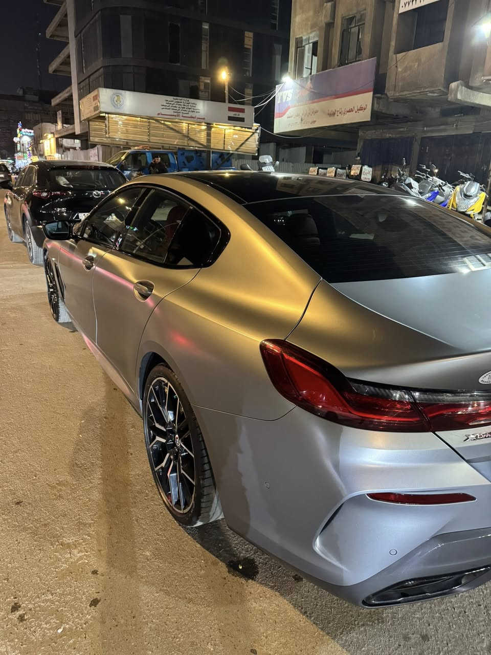 سلام عليكم   من النوادر للبيع: BMW M850i موديل 2023
سياره لون طافي بلا يعني لا مغلفه ولا شي
رقم اربيل باسمي
📍 الموقع: (بغداد شارع فلسطين )

الممشى: (25 الف)

✨ تفاصيل السيارة:
💪 المحرك: V8 توين تيربو 4.4 لتر
⚡ القوة: 523 حصان
🚀 العزم: 750 نيوتن·متر
🚗 الكير: أوتوماتيك 8 سرعات
🛞 نظام الدفع: xDrive
🎯 الأداء: من 0-100 كم/س ~3.7 ثانية
حادث السياره بنيد مبدل ومصبوغ وصار بل شحن ضربه بسيطه مقدار اربع اصابع بلجاملع صار BDR 
سياره فووول 1/1 شنو بالك بيها
من داخل احمر وانته صاعد
مواصفاتها موضحه بل صور 
اي استفسار رقمي 
***********
