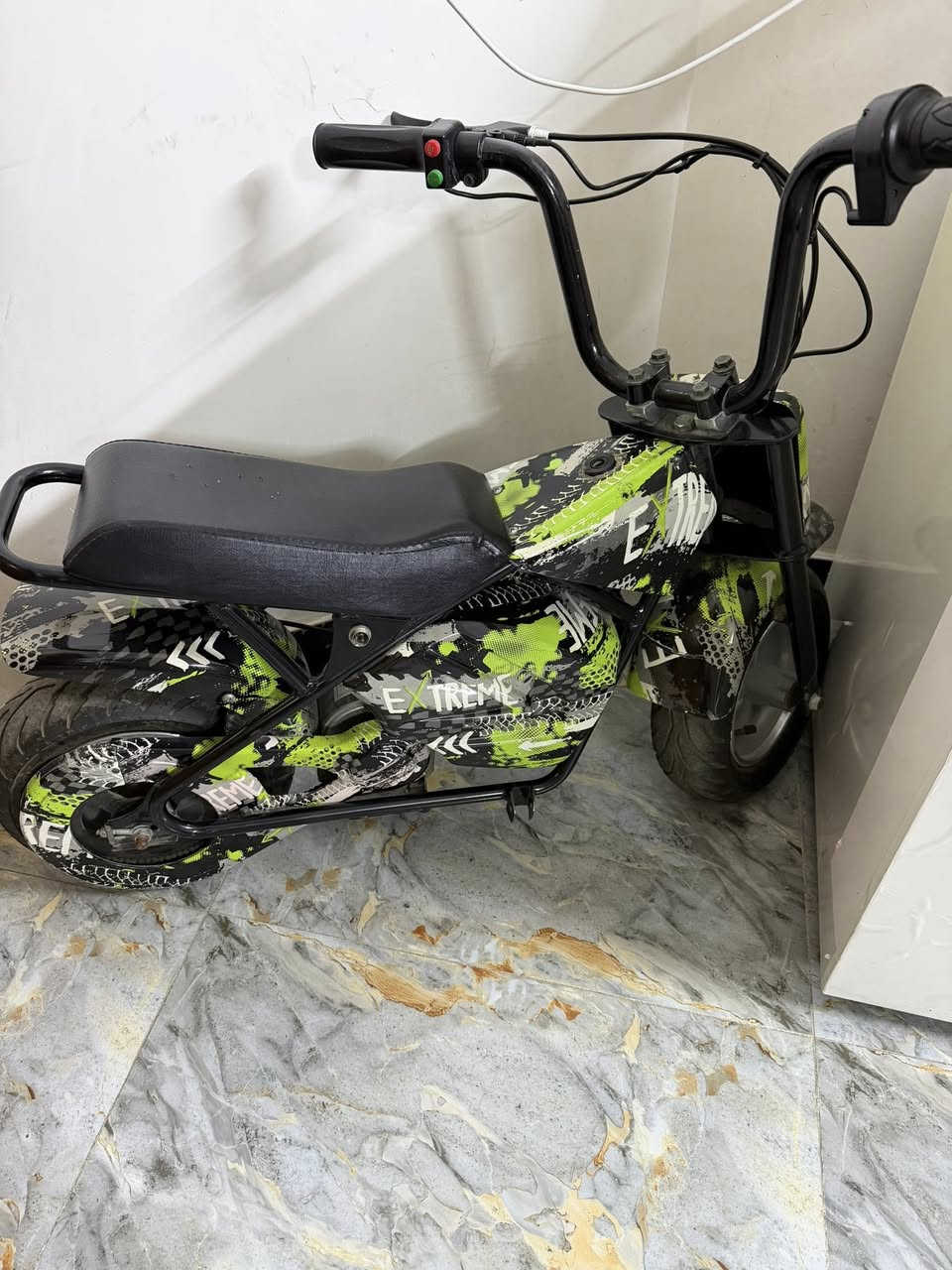 السلام عليكم دراجات للبيع شحن نظيفات جدا الزغيره بلوتوث +نشره+!هورن مال اطفال سعره ١٥٠ الجبيره سرعته ٧٥ اضاءه جانبيه +سويج+كارت تشغيل + تشغيل عن بعد ٣ سرعات + قفل تاير سعره ٢٠٠ المكان الشرطه الخامسه ***********
