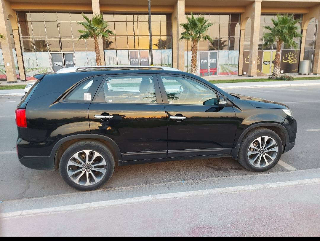 كيا سورنتو ٢٠١٣ شكل ال ٢٠١٤
كير ومحرك مكفول 
المحرك جفته على ايدي قبل أسبوعين شغل درجة أولة كل أجزاء محرك جديد اصلي حتى بواري ماي هم جدد 
السيارة ماشيه ١٤٨ الف 
فول مواصفات عدا بانورما 
بصمة
بك لايت ليد
كشنات جلد بلادي
محرك ٤ سلندر دوش خليجي 
كامرا بدشبول 
تفتح باب علامة سورينتو على دوسة الباب 
بردات خلفية بلادية 
٧ راكب 
كشن السايق كهربائي
رقم سليمانية  سنوية سارية لحد ٢٠٢٩ شرط تحويل 
بيها صبغ جاملغ السايق وشبر من باب سايق وشبر من جاملغ خلف سائق الجهة الي قريبه على الباب خلف السايق بدون دواخل بدون لغد 
السعر ١٥٥$ ومعاملة 
مكان السيارة سليمانية 
*********** السليمانية, العراق
