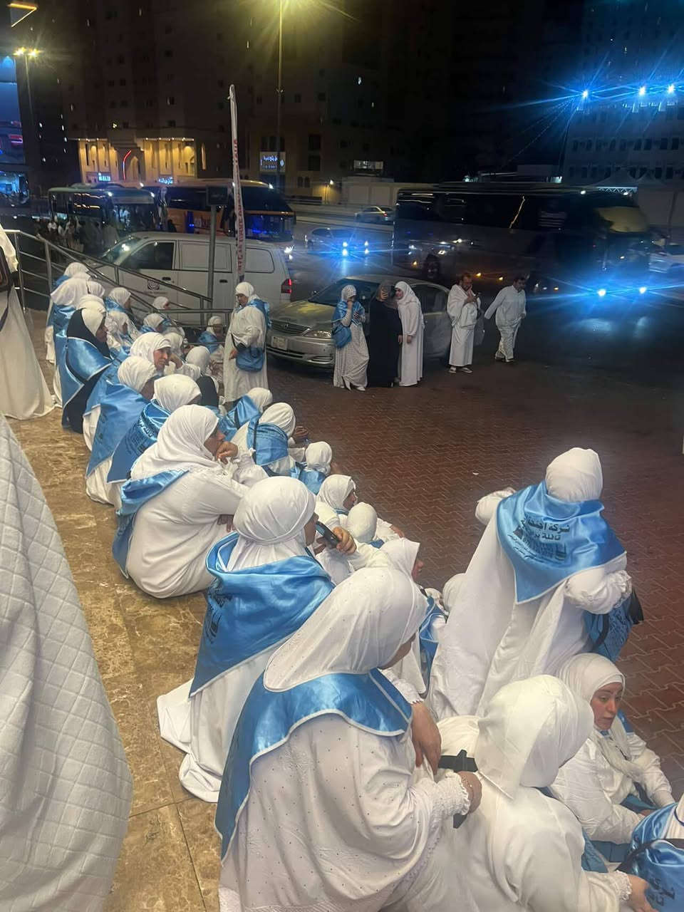 على بركه الله   نبدأ بأستلام الجوازات
اخر عمره قبل موسم الحج ((عمره شهر شوال ))                                                
🕋 #تعلن شركة اجنحة المثنى  للحج والعمره🕋 بأن رحلتها القادمه  لشهر شوال بإذن الله ونتشرف باستقبال حجوزاتكم فأهلا وسهلا ومرحبا بكم😍 

🛤️يكون انطلاق رحلات العمره برا عن طريق عرعر السعودي . اخر يوم عيد الفطر المبارك او بعده بيوم
         ((أخر موعد لتسليم الجوازات ١٥ رمضان))
                              ⌚️ســارعــوا …

           ⌛بتسليم جوازاتـكم وحجز المقاعد 👉
      #يوجد اقساط حصرا ً على الماستر كارد او كي كارد       
                   وحجز الماستر لحين انتهاء القصد         
         🚌🚊أحجز مـعنا لذهاب العمره برا🚐🚊

                     🦋 يشمل  البرنامج 🦋
ليلتين (٣) ايام في المدينة المنورة 
٥ ليالي ٦ ايام في مكة المكرمة مع يوم الدخول والمغادرة 
السكن في محبس الجن في مكة
في المدينه فندق في المركزيه قريب على المسجد النبوي 

               
📢 اي استفسار يخص الحمله المراسله دايركت او الاتصال والمراسلة الأرقام المدرجة أدناه 👈💝
ارقام الحجز وتساب واتصال
📞☎️0786767756.
📞☎️***********.
