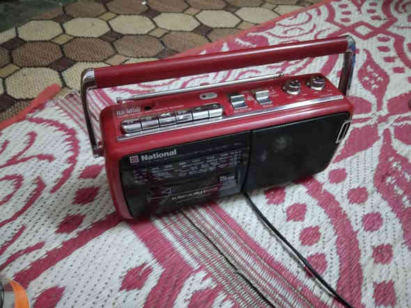 السلام عليكم راديو مسجل ناشونال شرط صنع اليابان وليس اندنوسي جديد نضافه ٩٥% ٤ موجات اف ام جهاز ع وضع شركة السعر ٧٥  يوجد توصيل جميع محافضات هاتف ***********
