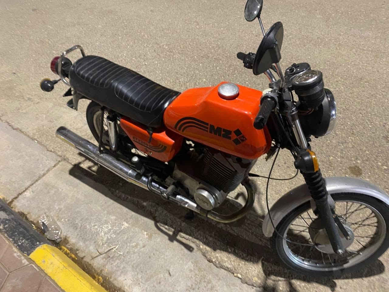 سلام عليكم MZمديل 82 كصه 3 بيهه لحيم بل خشم قليل دراجه حلوه 2 وربع وبيهه مجال شراي دك وعرف تفاصيلها ‏‪***********‬‏مكاني كوت
