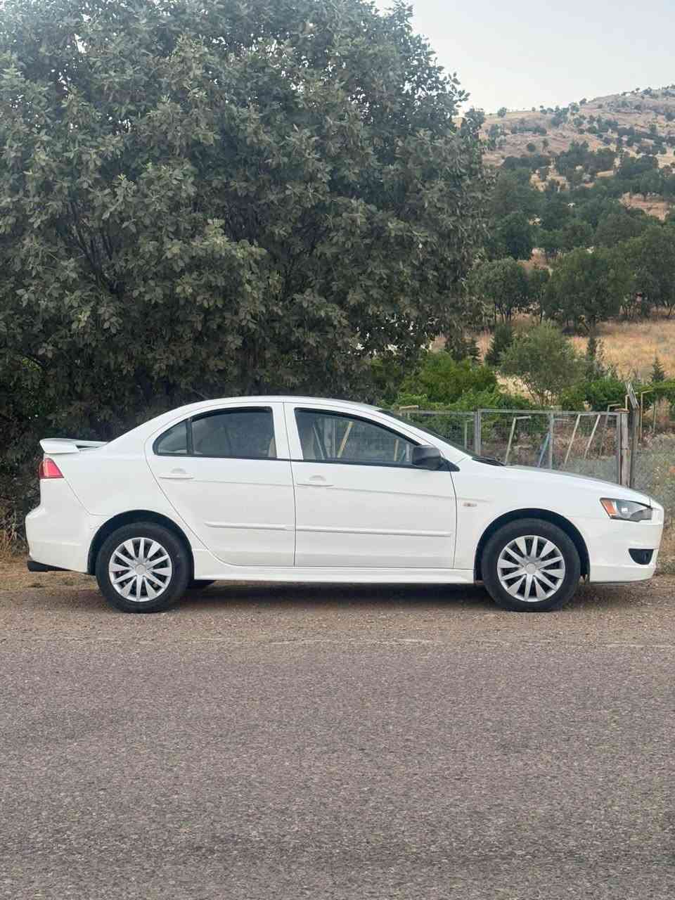 لانسەری قرش 2009 خلیجی مەکینە 20 ***********
پێشی سوکە دەعمیکی هەیە کامل بۆیاخ کراوە بۆ جوانی دەبل گیر توماتیک ناوزەرد بێ تەقەو رەقە بێ مەسرەف گێرو مەکینە تەحویل خرامە بەشەرت سەیارەکە مەسروفی نییە دەعمی قورسی نییە جوان ماوەتەوە  سعری 68 
بۆزانیاری زیاتر *********** السليمانية, العراق
