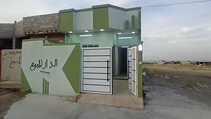للاستفسار الاتصال علا الارقام المذكوره
***********
*********** 
دار للبيع منطقه احليله قرب شارع الصبه طابق نص مساحه ١٣٠ واجه ٦ عمق ٢١ يتكون الدار من غرفتين هول استقبال مطبخ الدار سند زراعي
