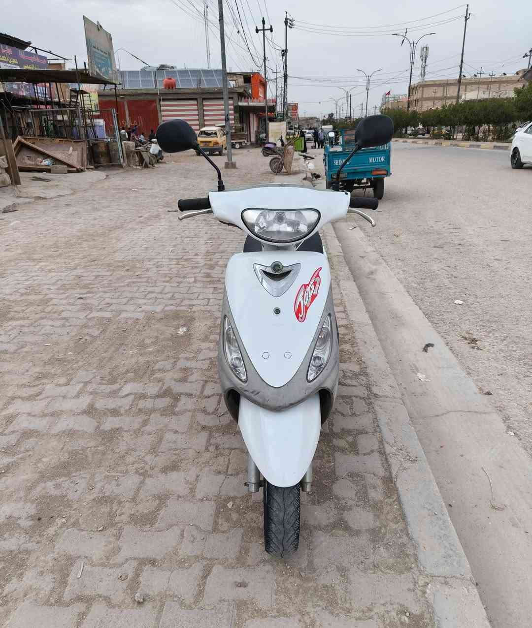 سلام عليكم 
دراجة ماكس منغولي طك كارتون كلش نظيفة وختم واحد ويا المكينه مكفولة كفالة عامة من كلشي صارلها 4 اشهر من نازلة من الرمبه شلعة ومعدل ونعومة فوول شرط مكينه خرسة ونص نكرة سلف دراجة مال جناي للبيع سعرها 600 وبيها مجال قليل مكاني طويريج الشراي يتصل ***********
