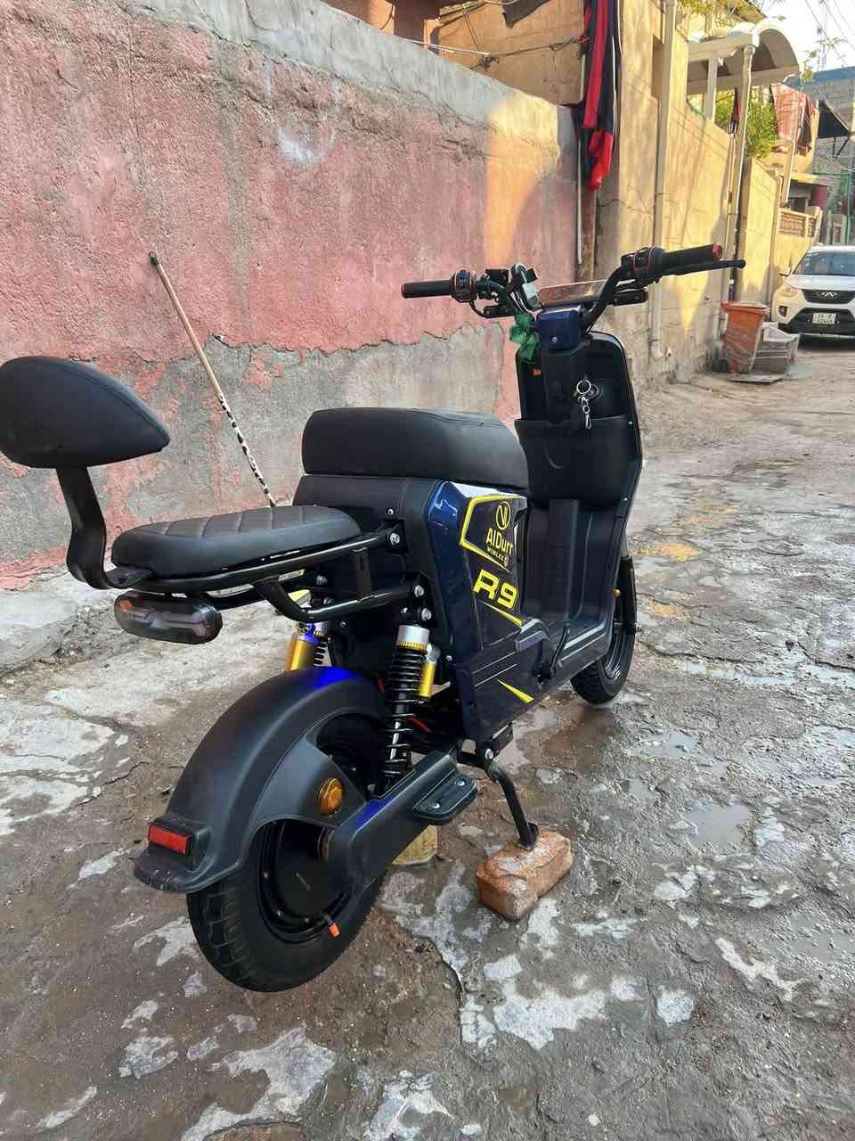 دراجه للبيع 9Rالسعر عاطله ما اعرف سبب العطل...كانت متروكه ***********
