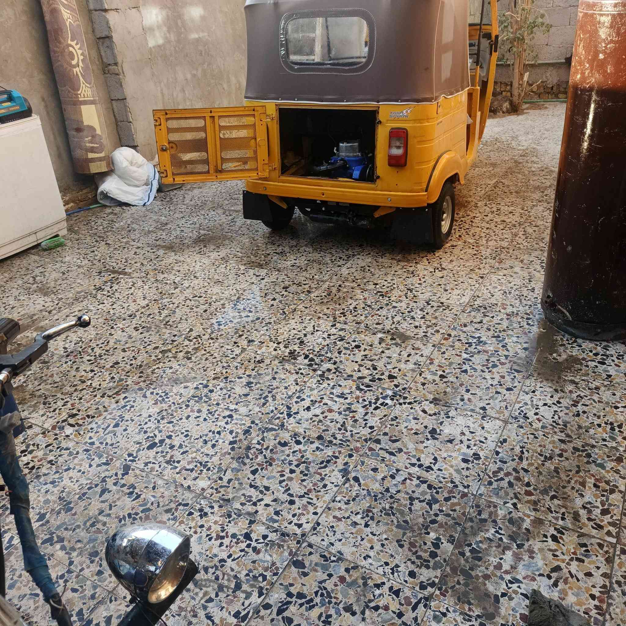 السلام عليكم تكتك للبيع موديل 18  السعر خاص ***********
