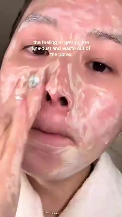 SKIN1004 Centella Ampoule Foam - 20ml | سكين 1004 
غسول رغوي بالسينتيلا - 20 مل 🫦
غسول رغوي غني يزيل المكياج والشوائب بفعالية دون تجريد البشرة من زيوتها الطبيعية قوة تنظيف متقدمة تزيل 92.69% من الغبار  شوائب في المسام ليزيلها بفعالية عوامل تنظيف مشتقة من جوز الهند تنظف البشرة بلطف وترطبها.
يحتوي على السنتيلا الذي يهدئ البشرة ويوازنها.قوامه معجون كريمي طبيعي بلون بني فاتح يتحول إلى رغوة غنية وناعمة تلتصق بالبشرة لتوفير تنظيف عميق دون التسبب في تهيج أو جفاف البشرة.
مناسب لـ جميع انواع البشـرة حتى الحساسة.


**إذا كنت صاحب هذا الإعلان وتريد حذفه لأي سبب، رجاءا أرسل رسالة إلى الدعم الفني**