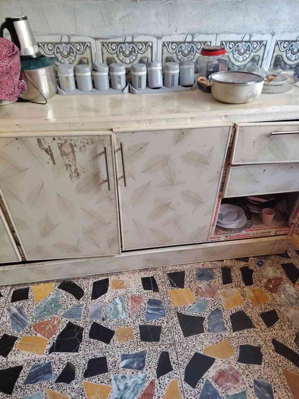 نالسلام عليكم أغراض بيت لبيع قيم بما يرضى الله واخذ الكاونتر البيبان موجوده والسبت طن ونص نوعيه الممتازه سعره ٢٥٠ الشراي صدك *********** واتساب
