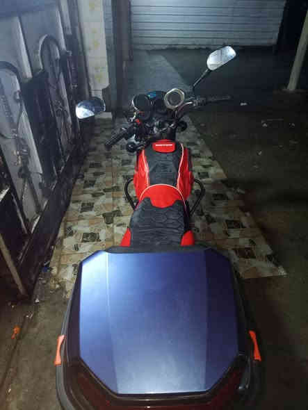 سلام عليكم بوكسر2018 بدون اوراق مكفول سرقه 
المكان ديالئ منصوريه الشط 
*********** 
المكينه بيها صوت ب زنجيل 
ولمكينه مفتوحه
السعر 700وىي مجال
