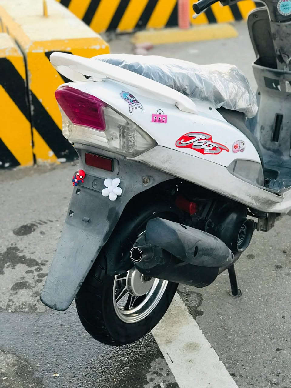 سلام عليكم دراجه ماكس منغولي للبيع الدراجه نضيفه الى اخر حبايه شوفت العين الدراجه مبدل كفرات كفراتها موجوده زلغ ما بيهن كفراتها تخبل بلمشي شلعه ومعدل تشك الكاع  مبدل بيها بس ولفات نكره سلف هندر  مال جنايه الياخذها ما تعبه وعلي 
العنوان : ميسان 
رقم :***********
السعر ٧٥٠ وبيها مجال
