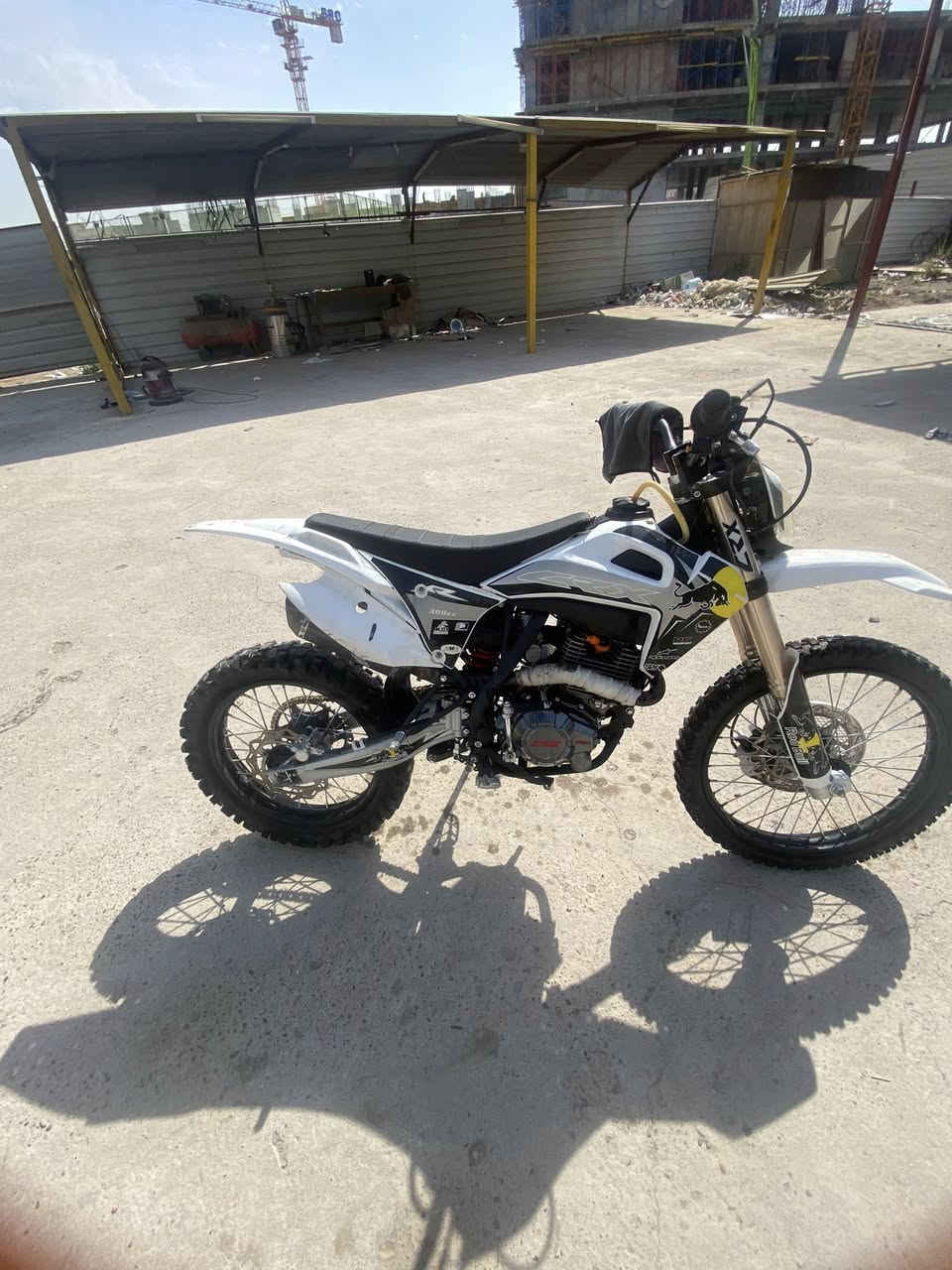 (سلام عليكم)
قفاز crx للبيع
دراجه نكره سلف
دراجه شلعه معدل 💣
ما بيهه اي نقص
تايرات جبلي جدد
دراجه كفر واحد
موديل ٢٠٢٥
 مكفولتين كلشي 
السعر(٩٠٠) وبيهه مجال 
مكاني بغداد المنصور 
مكلف بلنشر  ولي يجيني ما ارجعه نشالله
(***********) وتساب أو مراوس شعندك نزل بدو نطايح
