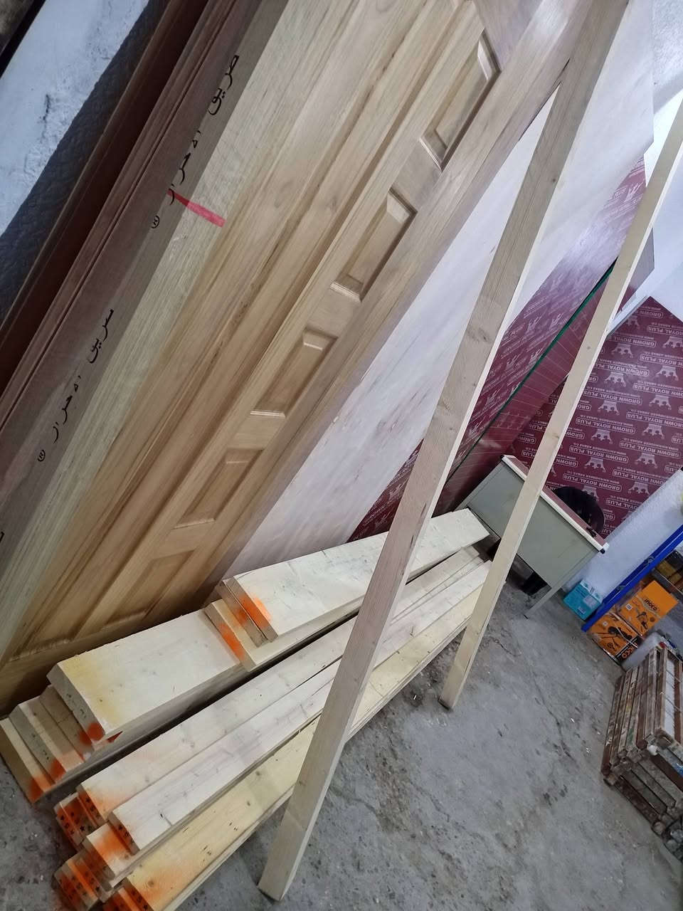 المفرد بسعر جملة متوفر جمله مفرد السعر 58 الف فقط 
جرباية ام نفر صومية /تخته/وراس عالي وناصي مدوشم 
شغل درجة اولى ومتوفر ام نفرين هم موجود بيبان وجراجيب وكل أنواع خشب ***********
مكاني الشعلة ومتوفر توصيل لكل مناطق مجاورة
