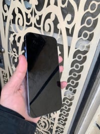 آيفون ١٣ برو ماكس • ٢٥٦ • شاحن كيبل