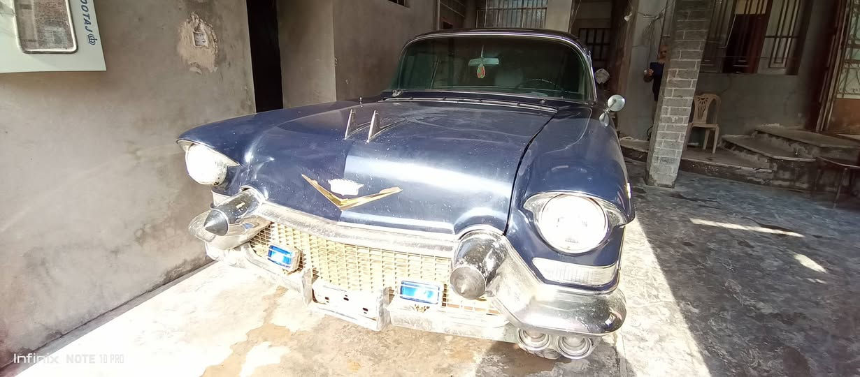 كديلاك موديل 1957رقم بغداد  للبيع السعر 8دفتر الي ايعلق موزين الاحقة بل قانون الشراي يتصل ***********
