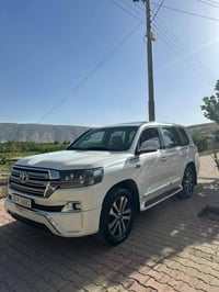 لاندكروزر VXS • ٨ مقاعد • ٢٠٠٨