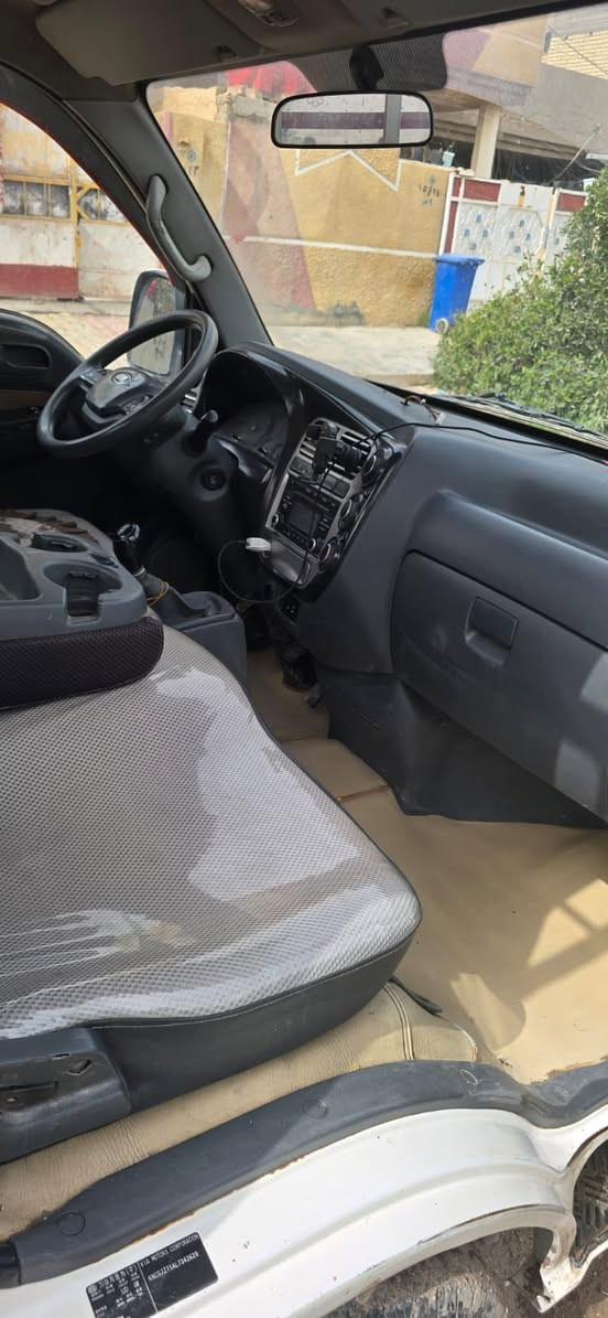 سلام عليكم 
اخوان مكلف بالنشر لحد يعلق او يدز خاص 
اي استفسار اتصل على صاحب السيارة
وهذا رقمه *********** حسام

للبيع كيا حمل موديل 2020
بالسعر 127 $
وبيها بس هاي الطخة من جهة السايق 
والباقي كدامكم واضح
والسيارة جاهزة من كلشي
مكان السيارة بغداد ناحية الوحدة قرب بسماية
