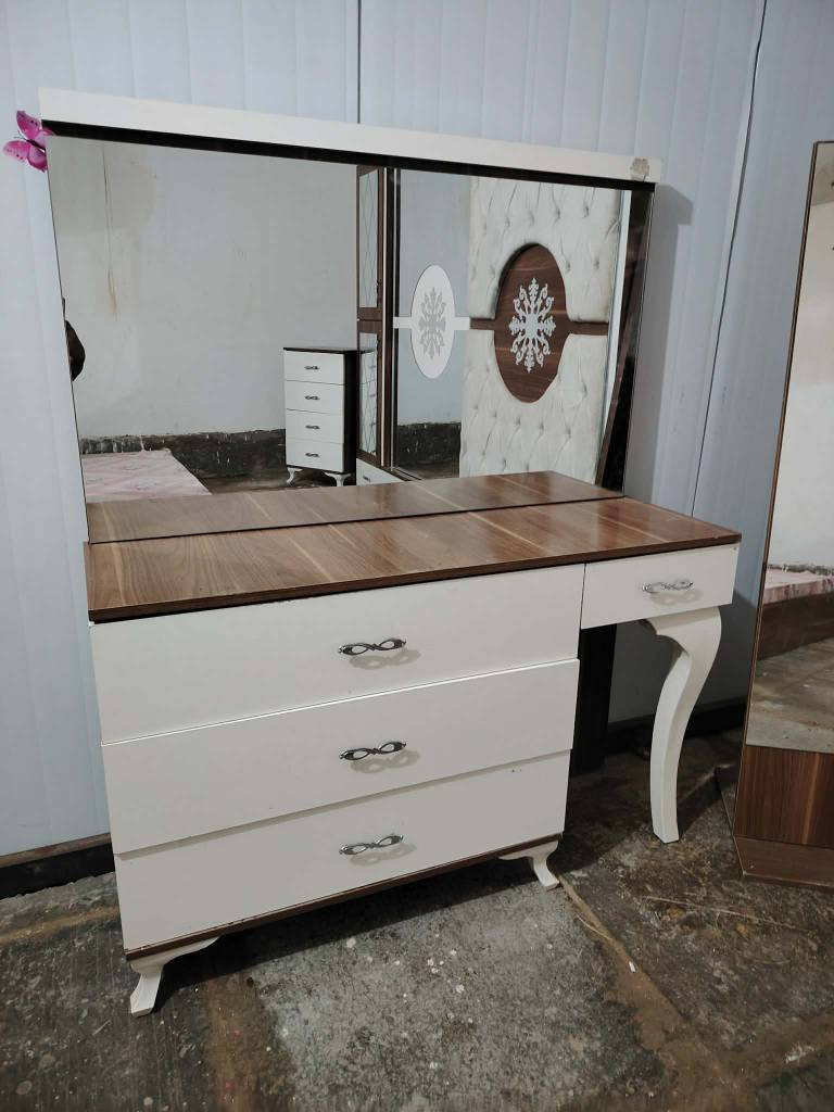 غرفه تركي ضخمه اخت. الجديد كامله تركي اصلي ثقيل المكان ديوانيه *********** بي وتساب ديوانية, القادسية
