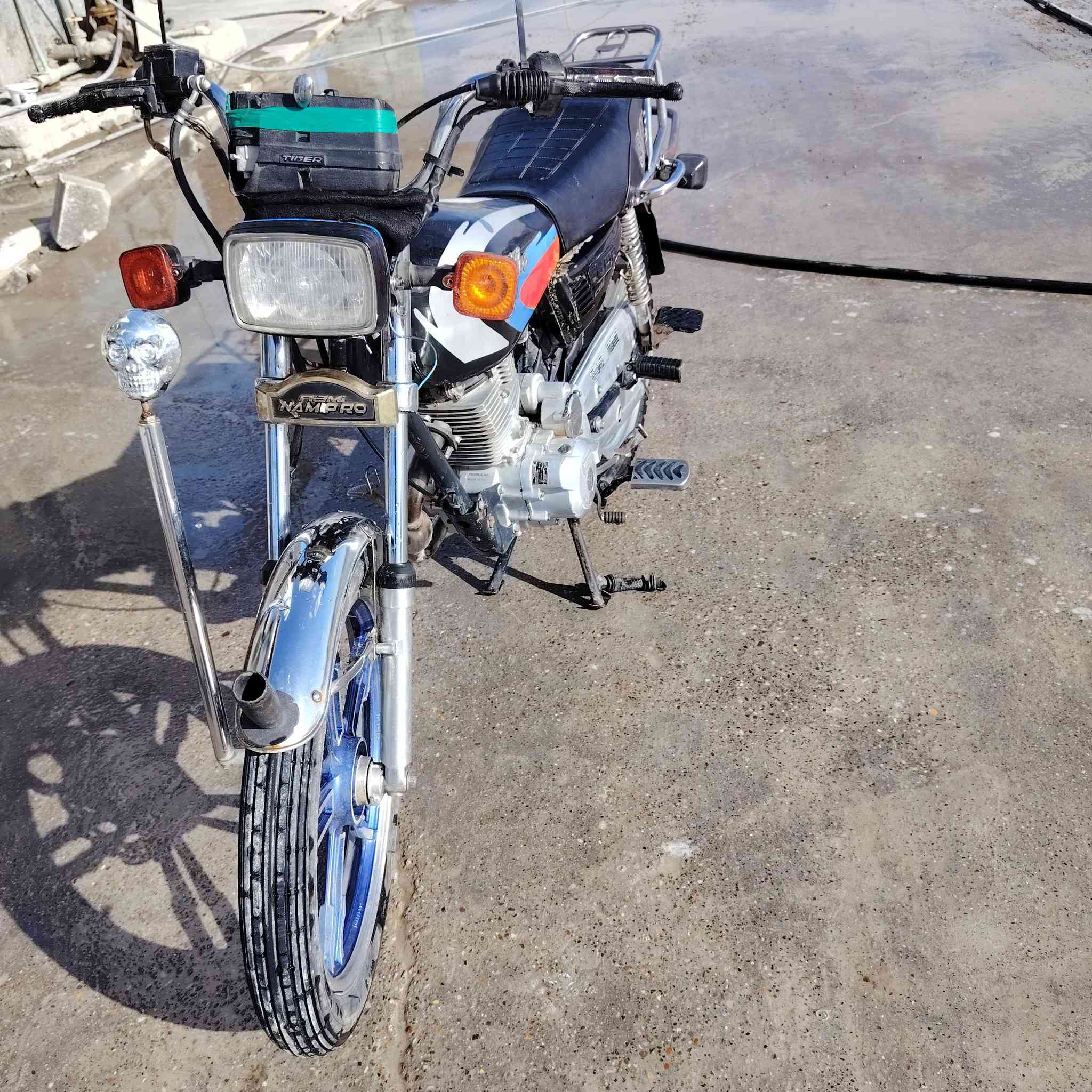 دراجة للبيع سيفان مديل 19 أوراق كامل مكان جلولاء 
نضيفه مثل ما موضح بالصور..

سعر 350 بي مجال للطيبين..

رقم الهاتف ***********
