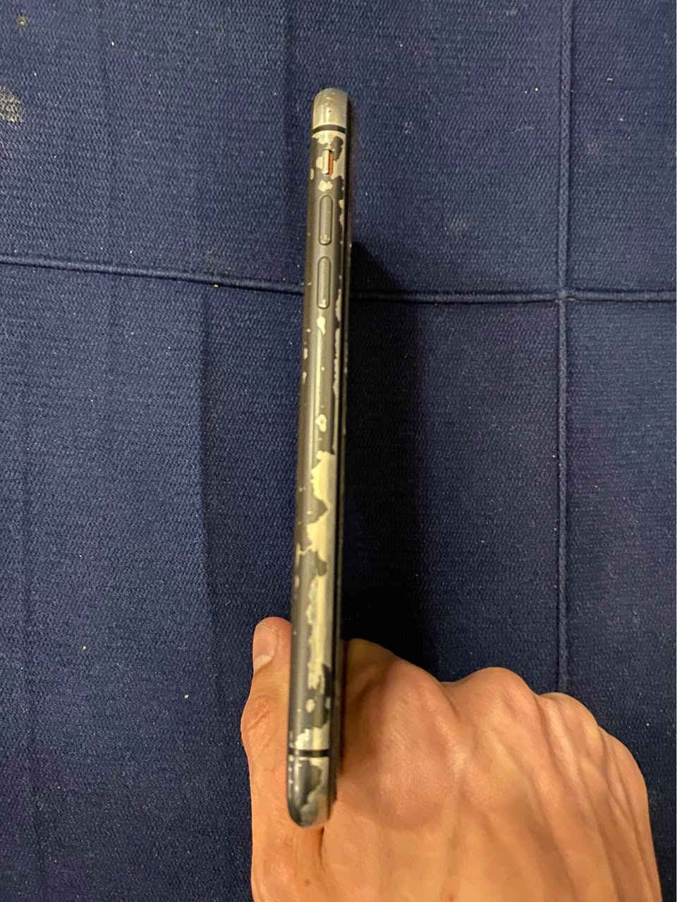 11 عادي 
ذاكره 128 
بطارية 80 مامبدل ولا قطعة 
بي فطر بالظهر بس مماثر علية بشي
السعر 200 الف وبي مجال للشراي 
*********** للاستفسار النجف, العراق
