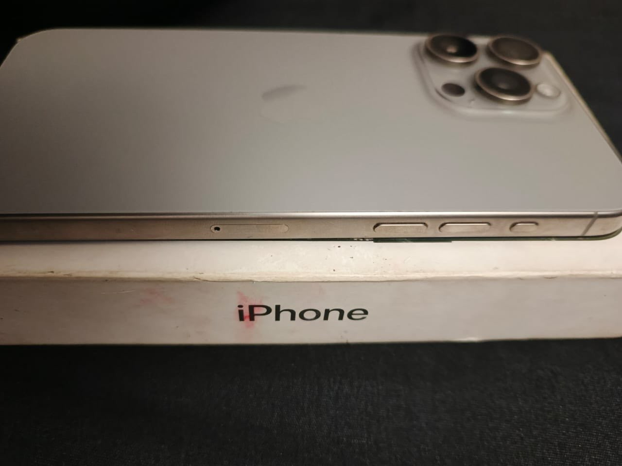 سلام عليكم ايفون 15 برو ماكس وتر بروف شرق اوسط خط واحد ذاكرة 256 بطاريه 88 كله بلادي ممفتوح وكلشش نضيف. كارتونته الاصلية وياه وبيه هاي الفطور الي بلشاشة مبينه بلصور مماثرة باي شي وحاطلها لزكة ابد ممبين رايدة ب850 الف مكاني منصور رقمي ***********
