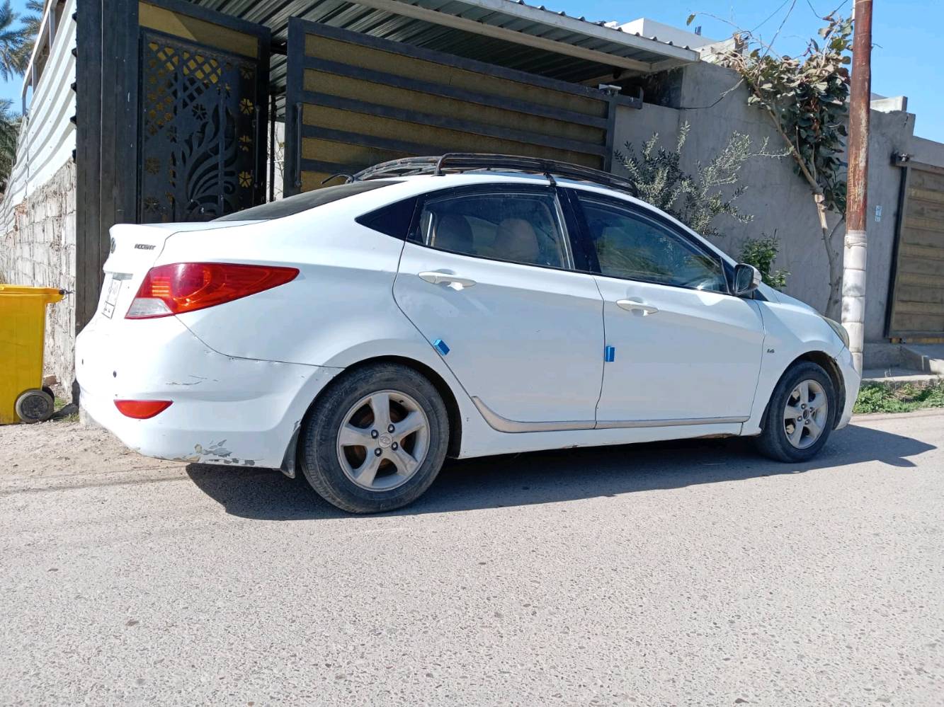 سياره للبيع
النوع: [اكسنت] الموديل: [2013] اللون: [أبيض]
مواصفات السياره : (مواصفات خليجيه)
 المواصفات: مكيف شغال،كامره خلفيه ،أيرباك،محرك (1600)،اوتماتيك،مقاعد كهرباء،جام كهرباء
، استخدام شخصي (رقم بغداد بأسمي)تحويل ثاني يوم 
ضرر السياره  (تبديل باب السايق)+بارد في الباب الخلفي+ صوت في ال(البور ستيرن)
الموقع: [بغداد/الفحامه/ قرب جزيره بغداد] للاستفسار: مراسلة على الخاص أو الاتصال على الرقم: [***********]