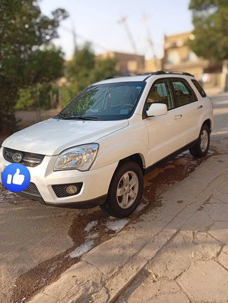 السلام عليكم للبيع كيا سبورتج 2009 للبيع خليجي فول مواصفات فتحه تحكمات شاشه حساسات السياره بيها هلال الجاملغ الامامي فقط باقي كفاله عامه رقم واسط بسمي مميز  مكينه كير حداده تخم تاير تبريد تدفئه السياره جاهزه من كلشي مكاني ميسان السعر 132وبيها مجال أي استفسار اتصل ***********
