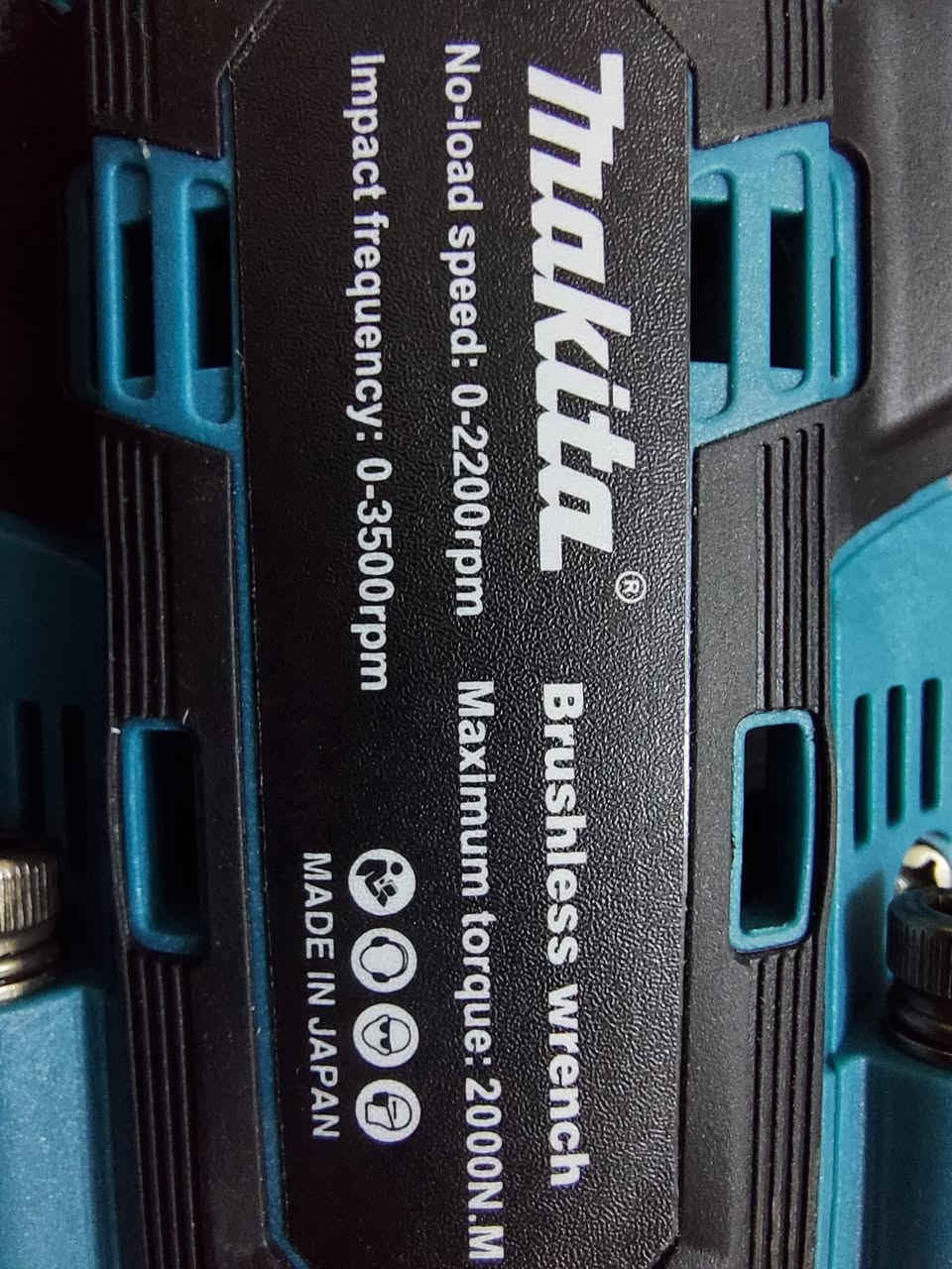 دريل لقمة MAKITA فحل2000 نيوتن اربع سرعات مع دبل بطارية الحجم الكبير مع شاحنة سوبر جارج مع حقيبة مع تحويله امباكت درنفيس براين  كامل ملحقات السعر 60 ويه التوصيل ***********
