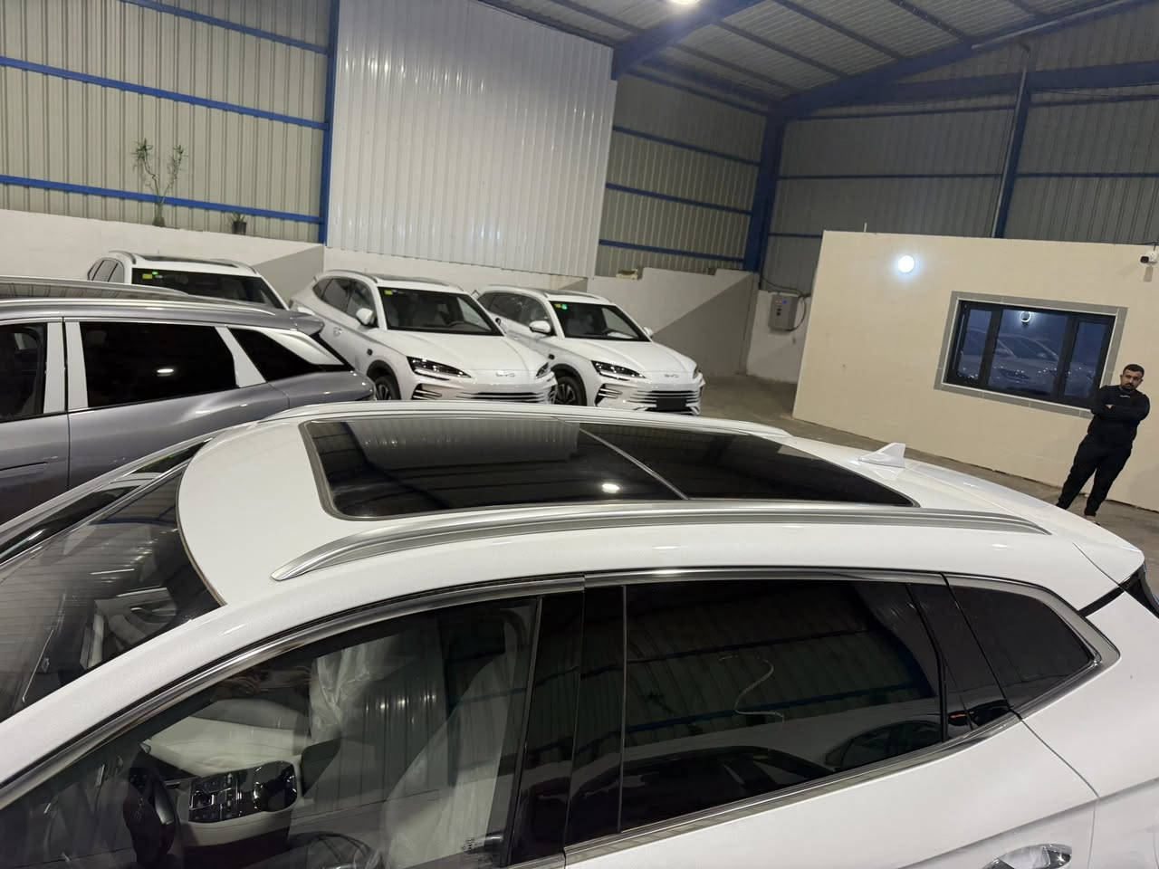 وصول بي واي دي سونك بلاس يم شركة ديار العتابي🟦 Byd  فول مواصفات song plus DM-i 2025
السعر : اتصل على الارقام التالية 
***********📞
📞***********

🔹المسافة المقطوعه:- 0 KM

🔹موديل :- 2025

🔹تقطع مسافه في شحنه الواحده 120
بالبانزين 1600

🔹 نوع الطاقة: هجينة قابلة للشحن (Plug-in Hybrid)

🔹 شاشة عدادات رقمية للسائق

🔹 مقعد امامي كهرباء 1

🔹 فتحة سقف بانوراما 
 🔹 13 كامره محيطية + اوتو بارك + داش كام
جنطة كهرباء 

🔹 تكييف هواء أوتوماتيكي مزدوج المناطق مع مخارج تكييف خلفية ومنفذ شحن USB

🔹 تصميم داخلي واسع بخمسة 5 مقاعد وخامات راقية جلد

🔹 إضاءة محيطية متعددة الألوان

🔹 مصابيح أمامية LED

🔹 عجلات ألمنيوم ثنائية اللون مقاس 19 بوصة
عنوان 📍: بغداد الرصافة معارض القناة النوذجية مقابيل وزارة النقل  قرب الفلكة الاولى القناة

للأستفسار 
***********📞
***********📞
