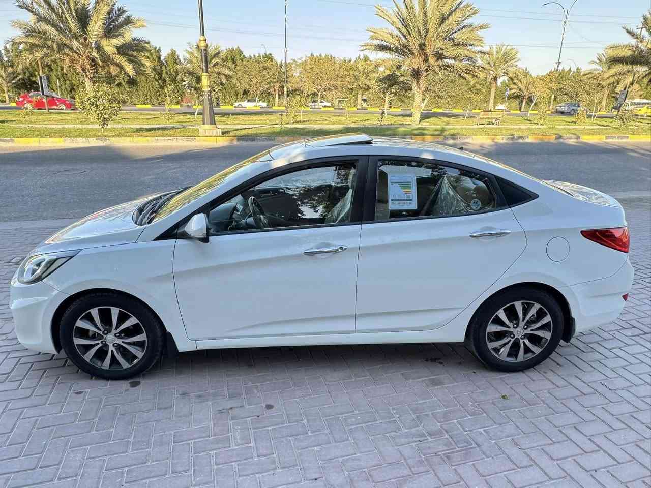 السلام عليكم اكسنت 2015خليجي مكفولة  من الضربه والتبديل والفتح صبغ جاملغ فقط سونار موضح 
رقم بابل دولي هزه وسنويه جديده مكينه 1600دوش 
مامفتوحه كير مامفتوح عل شركه فول موصفات فتحه سقف ويل كروم شاشه كامره تحكمات اشاير بلمري ماشيه 150الف سيارة جاهزه مال جناي مكاني كربلاء 
السعر 109مجال بسيط جدا ***********
