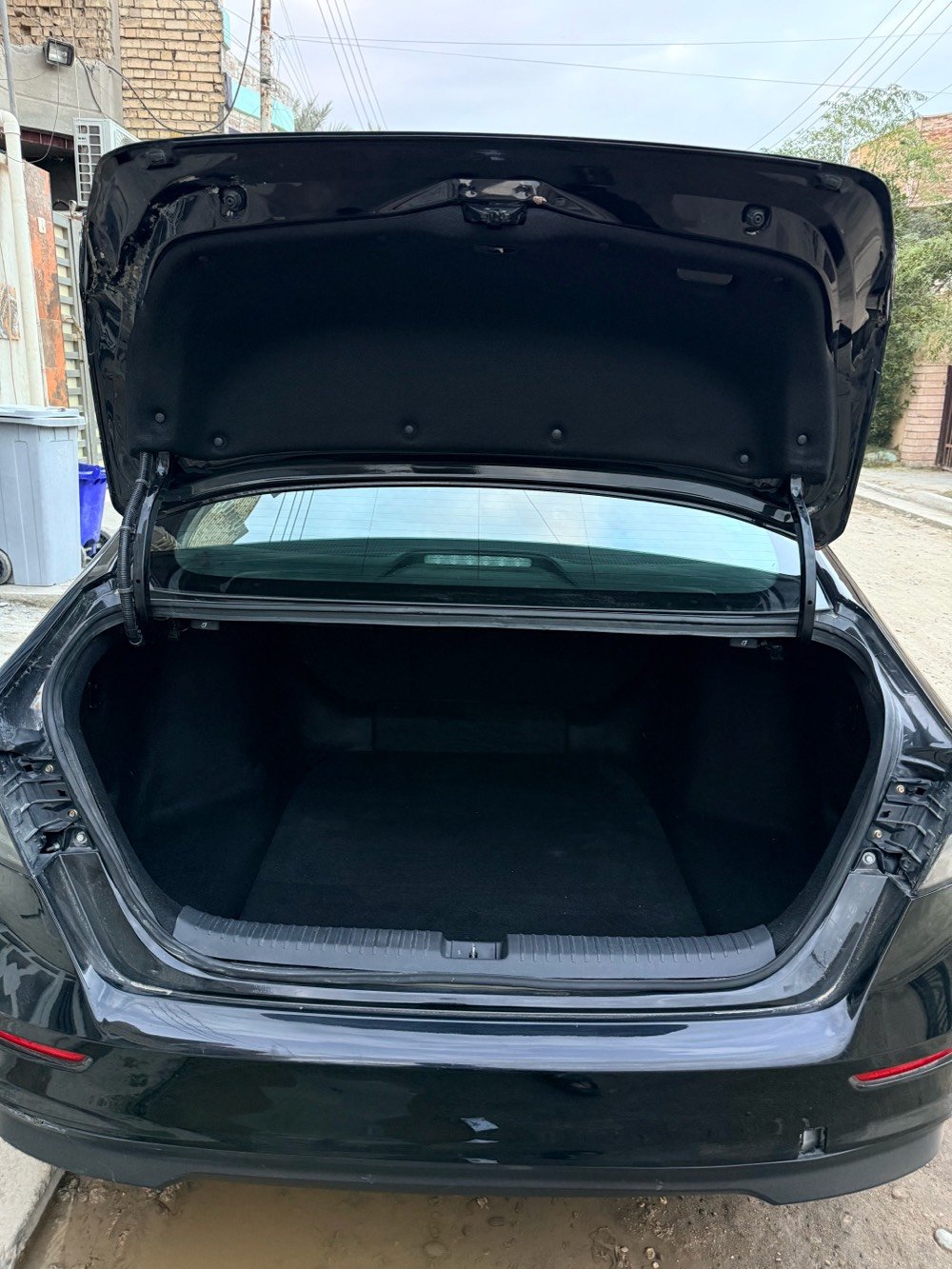 سيارة هوندا اكوردهايبرد ٢٠٢٥ مواصفات قطعتين تبريد الحادث اتصل او ارسال رسالة على واتساب وادزلك صور الحادث  للبيع.  نظيفة جداً من الداخل والخارج. ماشية ١٣ الف ميل سيارة باسمي مكاني بغداد / الغزالية .