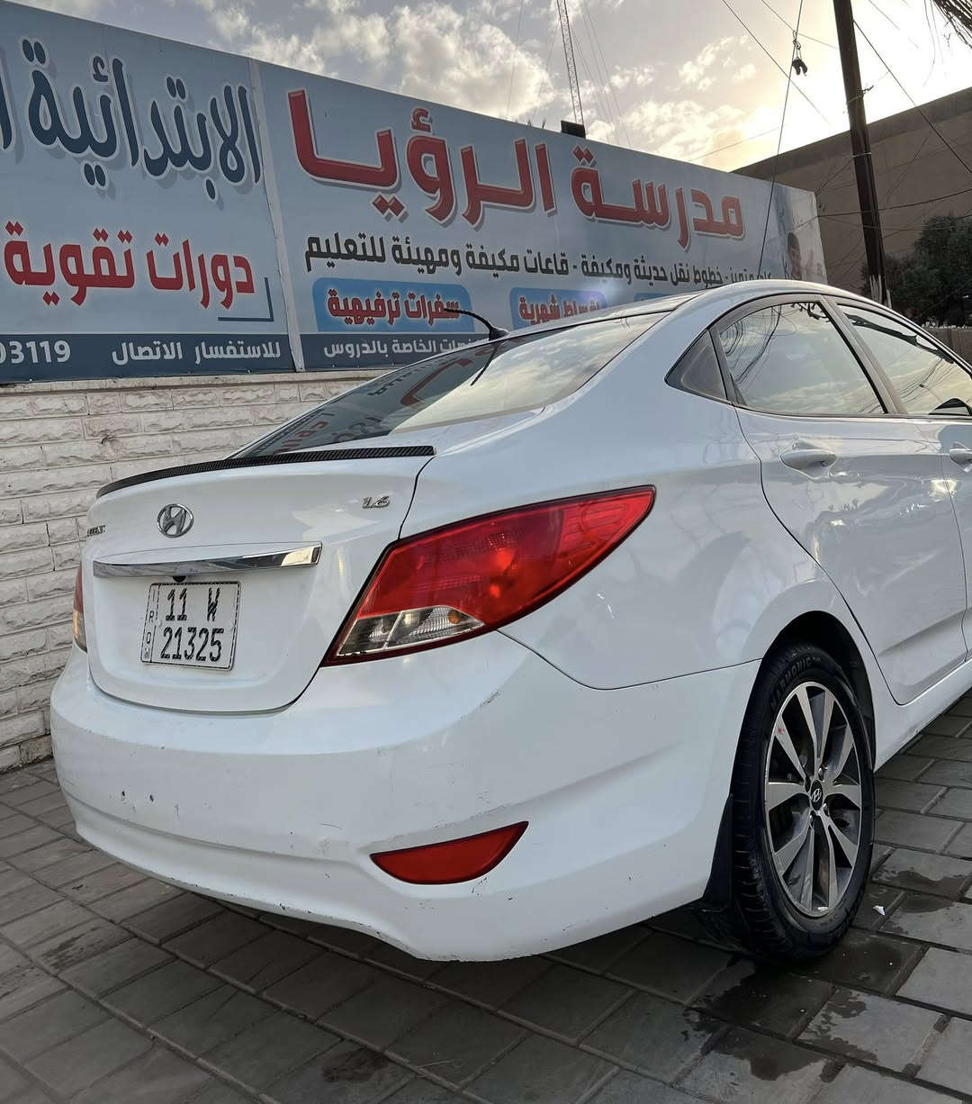 السلام. عليكم للبيع اكسنت خليجيه 2016 فول مواصفات بغداد باسمي شخصيا كلشي ذاكره بلمنشور اقراه للاخير 
السعر 105$ 
 مكانها بغداد المشتل. 
 واتساب واتصال ***********

محرك 1600 جديد ممفتوح بلاد
كير صدر تبريد كله جديد سياره بحاله ممتازه  وناعمه  وعليها ادامه كامله 

ارضيه جلد شاشه   كامره اصليه 
5 ويل كب اشاير بلمري  وفتحه 
اي نقص مابيها جاهزه للاخير
بيها صبغ باب وداير لجاملغ الخلفي 
 ماشر  مكان. الصبغ بلمنشور مع فيدوا داير مدايرها
ماشيه 178 كم
