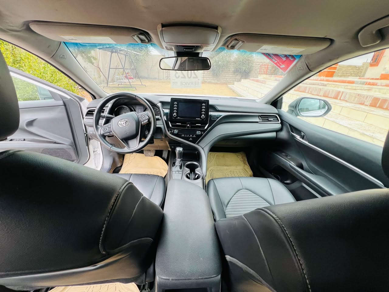 كامري موديل 2023ابيض ثلجي
Se فول مواصفات ماعدا الفتحة والبصمة 
بيها صبغ اربع قطع ونص بدون دواخل وبدون شواصي وبدون ايرباك بالشرط قطع الشركة مصلحات بدون تبديل وصورها قبل الصبغ موجودات. 
السيارة بدون رقم حرة تتسجل جميع محافظات العراق ماعدا الشمال.
السعر 165 وبيها مجال 
للاستفسار الاتصال على الرقم:
***********
