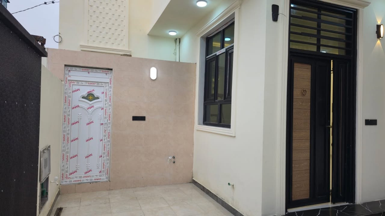 بيت لبيع التقيه  ثالثه  خلف مطعم بغداد نزلت البانزين خانه زراعي سند ٢٥ كونكريت صب مركزي  مساحه ١٥٠ متر واجه ٧ونص ونزال٢٠ البيت 🏠  مقابيل البيوت طابو  منظومة كامرات
غرفتين نوم 
واستقبال
وصاله
ومطبخ 
وحديقه داخليه 
وصحيات داخليه خارجيه 
جديد بعده مامسكون   مشمول بكل الخدمات  عرض شارع ١٥ متر
استفسار ***********
