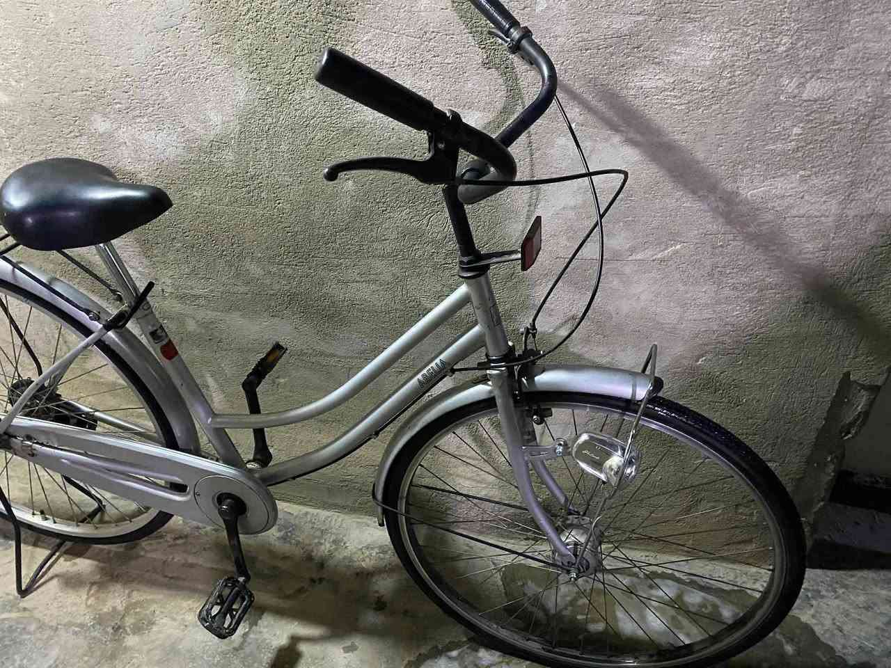 السلام عليكم شباب باسكل للبيع الحجم 27 باسكل باله نضافه فول وبي حساس موديل 2019 السعر 100 وبي مجال قليل


**إذا كنت صاحب هذا الإعلان وتريد حذفه لأي سبب، رجاءا أرسل رسالة إلى الدعم الفني**